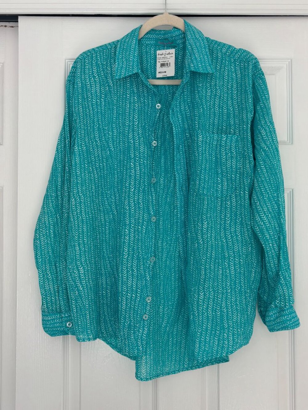 NEW WITH TAGS Medium fresh produce Button Up Shirt